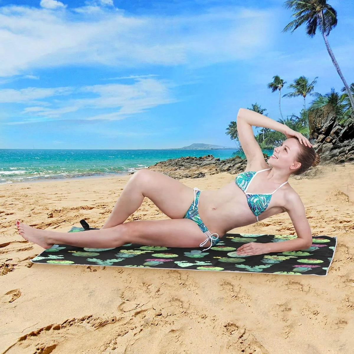 Bestwell Cactus Beach Towel Oversized Towel Blanket, Thin Lightweight Microfiber Sizeand Free Quick Dry Towel, 30”X60” Multipurpose Pool Bath Yoga Sizewim Sizehower Towel