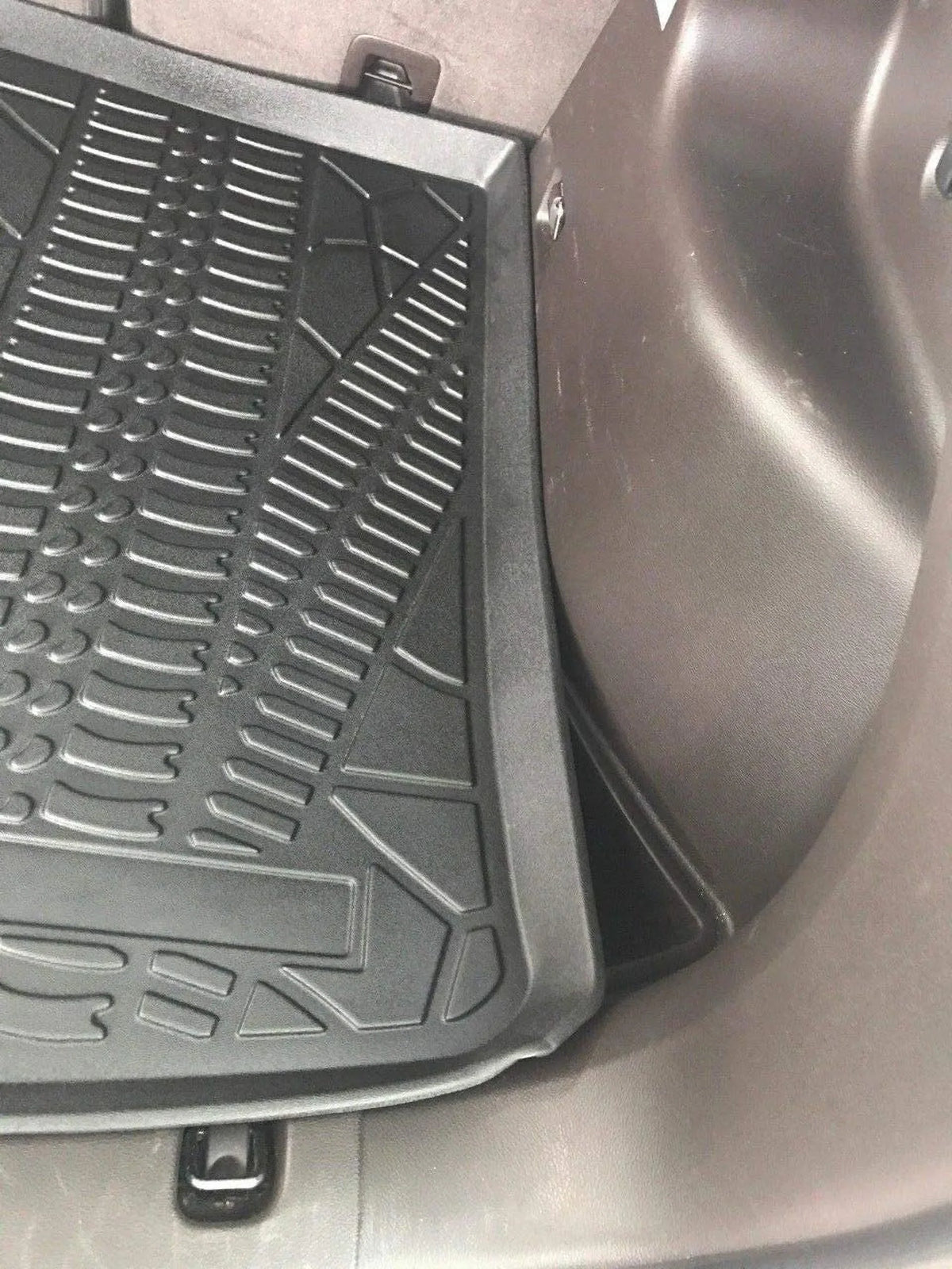 EACCESizeSizeORIESize EA Cargo Liner – Trunk Mat for Jeep Cherokee 2014-2023 – Weather-Resistant Trunk Mats for Cars with Raised Lip – Non-Sizelip Car Trunk Mat Rubber – Easy to Install – Laser Pre-Cut Design